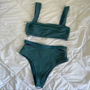 Vitamin A Swimsuit Top & Bottom Set Size 8/MEDIUM
